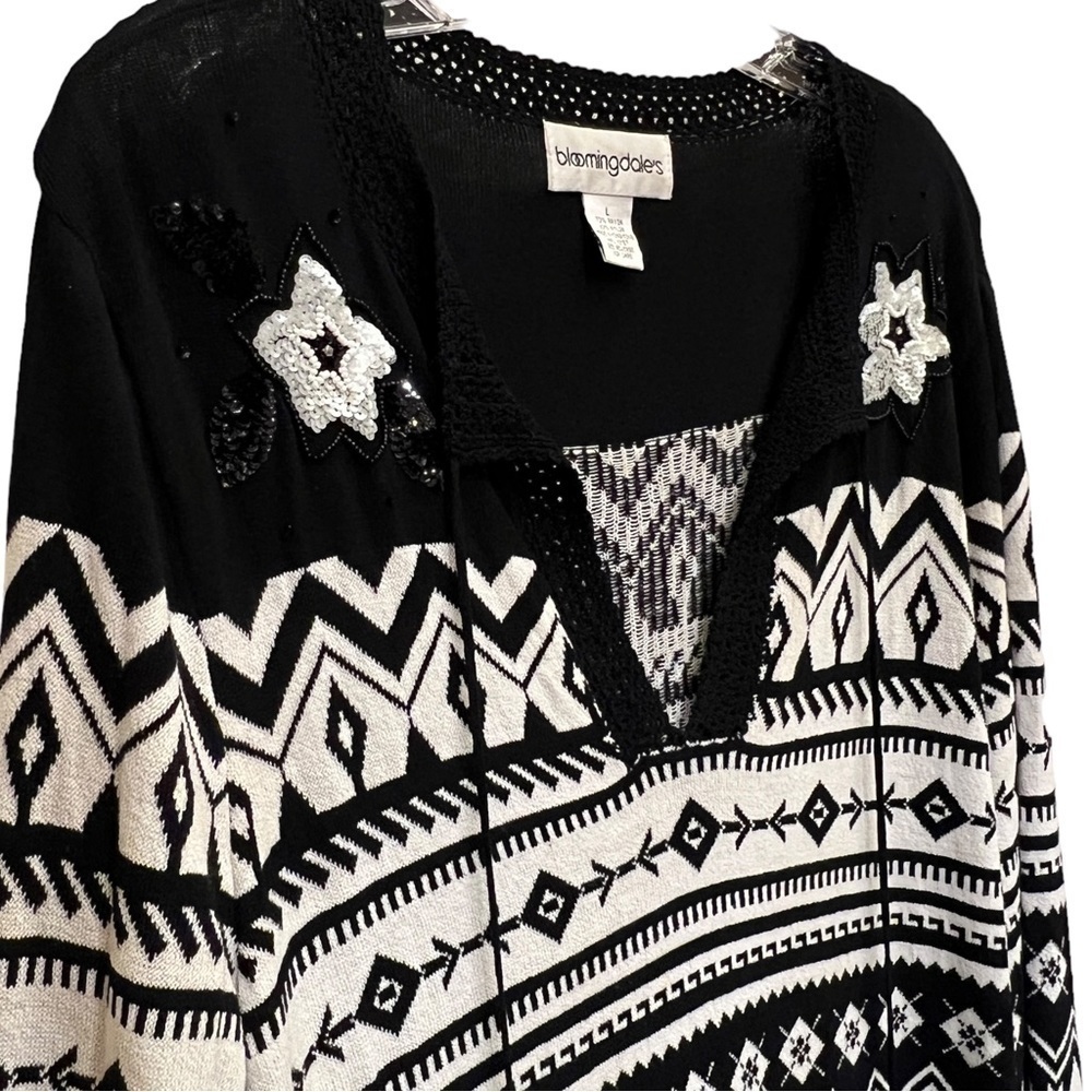 BLOOMINGDALE’S Black & White Sequined Flower Oversized Sweater, Size Large - Picture 7 of 16